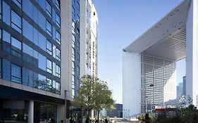 Renaissance Paris La Defense 4*